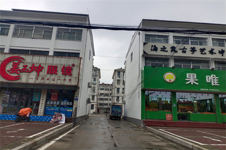 吉祥佳园三室两厅，结婚新房出售。车库可分开卖